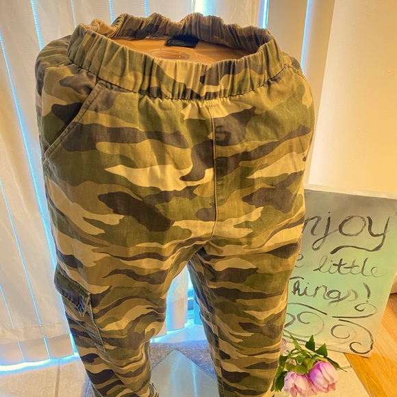 ** Billie Eilish merch** Camouflage Joggers from H&M. - Picture 7 of 11